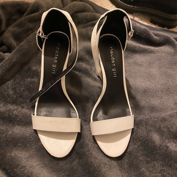 Cute white heels - Picture 2 of 2